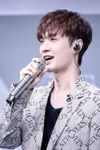 豆瓣图楼|张艺兴笑起来也太治愈了吧!