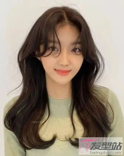外翻卷刘海怎么卷 s型外卷迷人又好看_发型站_最新流行发型设计发型