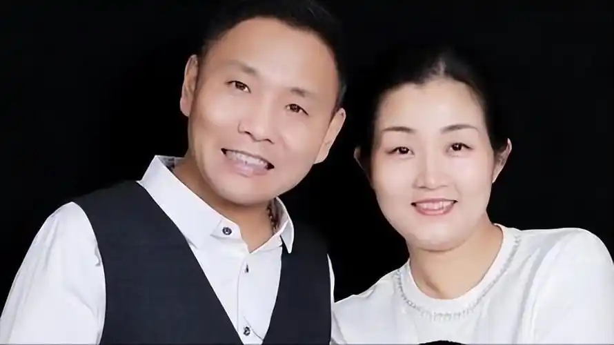 婚后,乐凡和李靓蕾,大s一样都当起家庭主妇,生儿育女,洗衣做饭,照顾