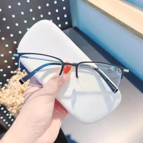 干练,相当适合白领绅级,职场中佩戴的质感单品#秋冬穿搭  #气质款眼镜