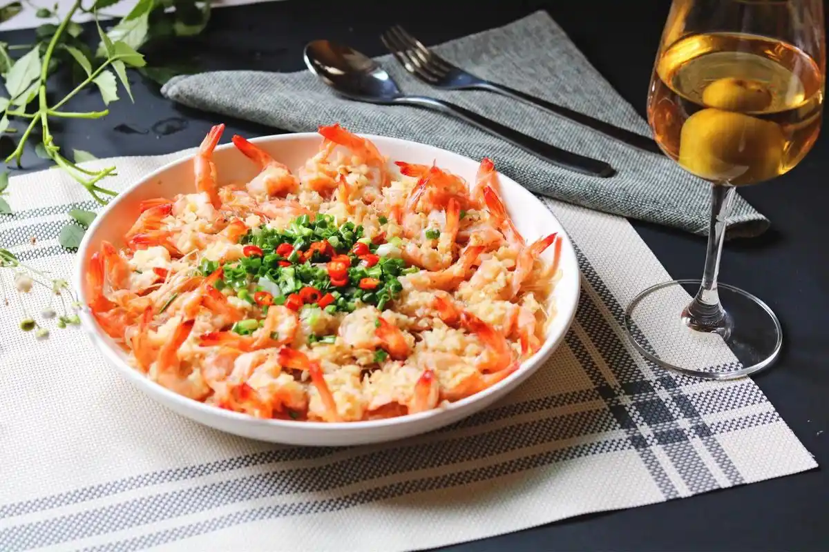 蒜蓉粉丝蒸大虾:鲜香美味,营养丰富,特别好吃