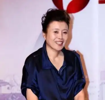 丁嘉丽:曾为孙红雷向导演下跪?两段婚姻伤人伤己,今已