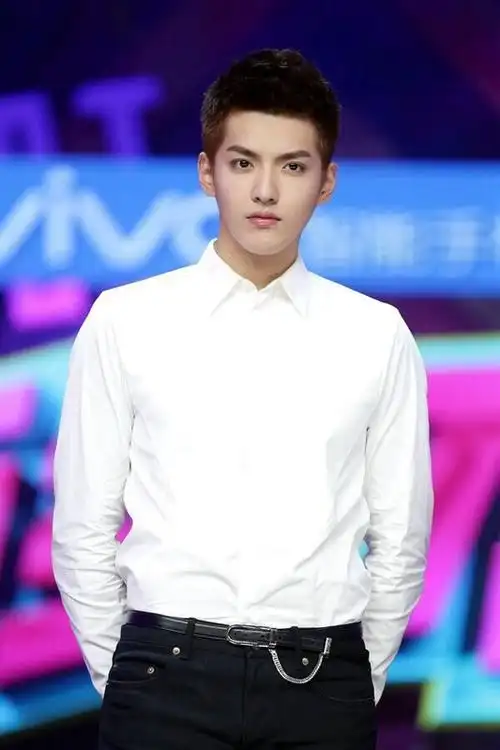 这个夏天,每个人都应该有一件白衬衫!