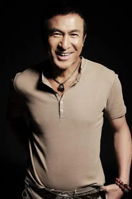 肖荣生在不同角色的演绎上入木三分恰到好处表演很生动形象