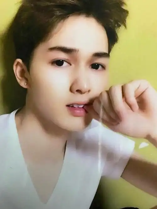 朱正廷绿洲暴风更新童年照 表情包奶团子简直是妈粉神器