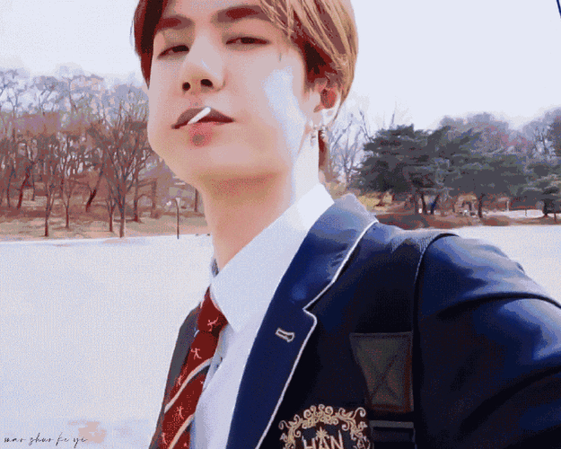 明星早期青涩照#王一博在翰林艺高时期的照片~是学长啊