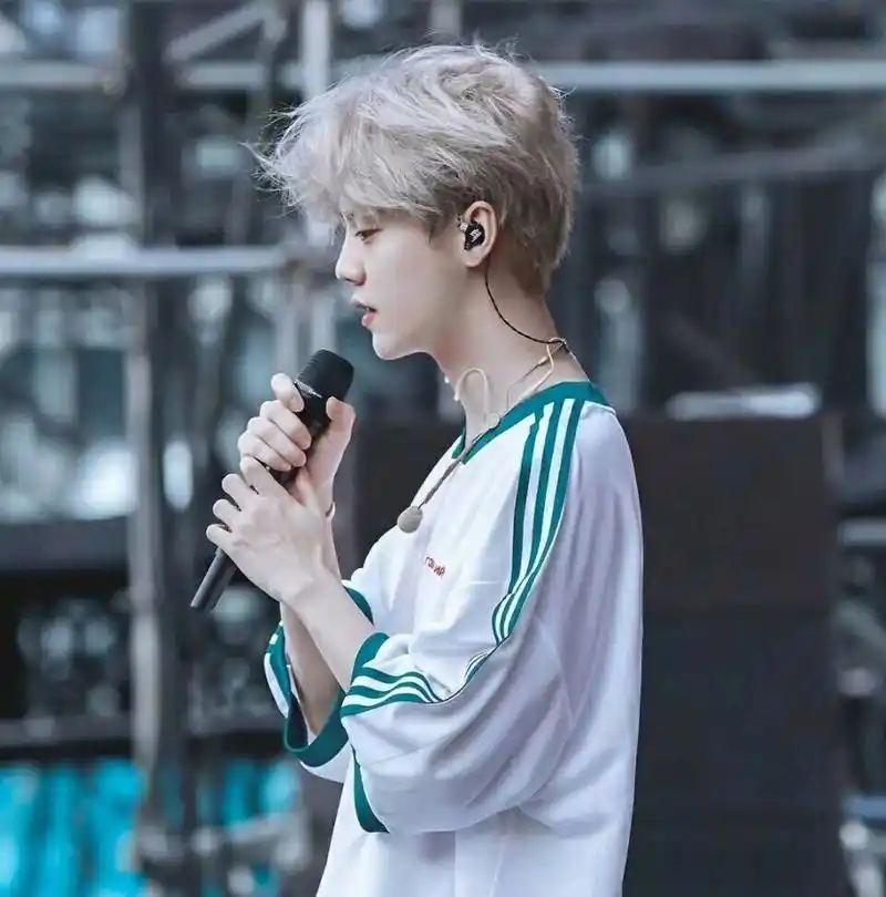 鹿晗 头像 一些适合当头像的图