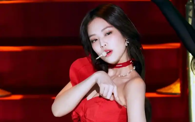 谁看了都说绝!blackpink jennie 那场封神的红裙solo直拍 190123
