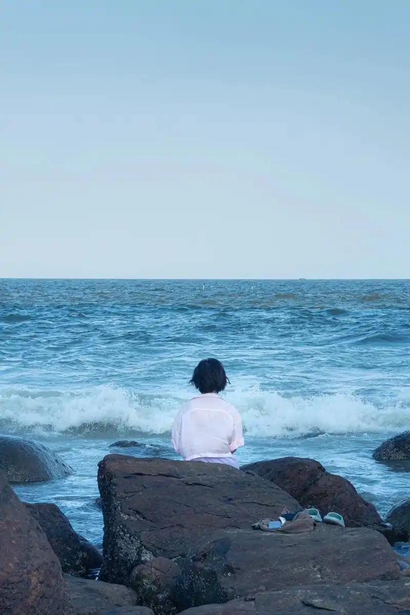 你们会自己一个人去看海吗 #一起看海 # - 抖音