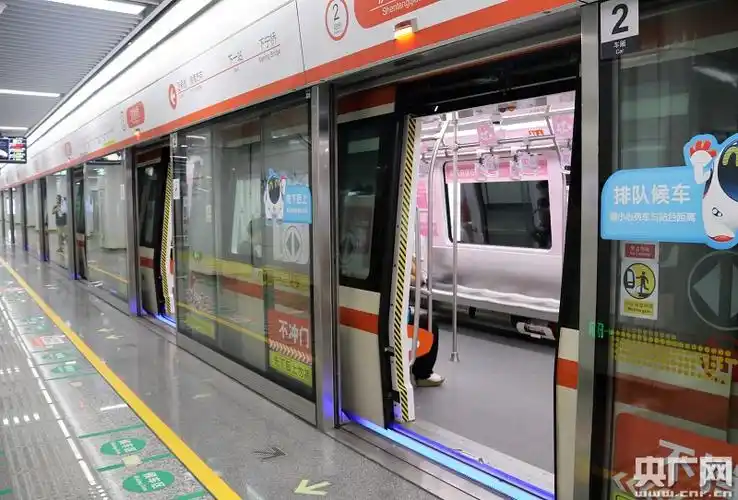 杭州驶出全国首趟公益阅读地铁:3万册电子书免费下载阅读