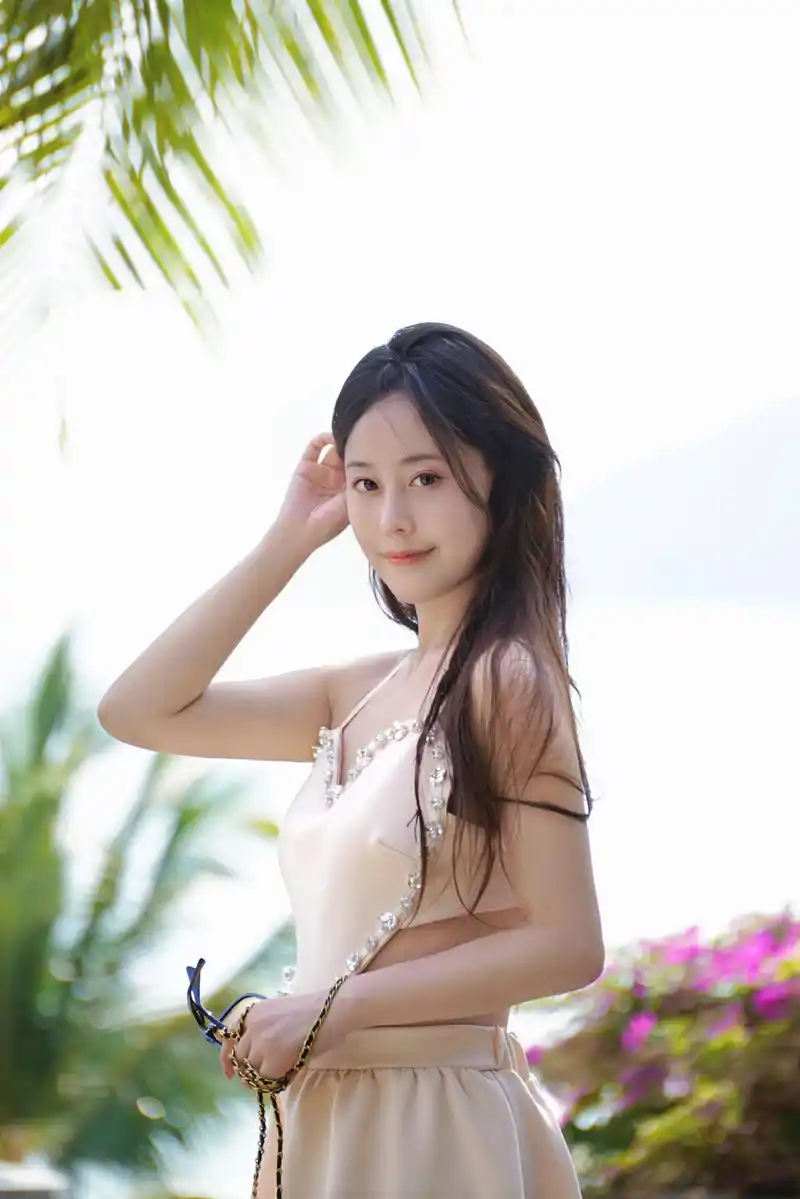 明星写真:叶晞月最新海岛度假美照