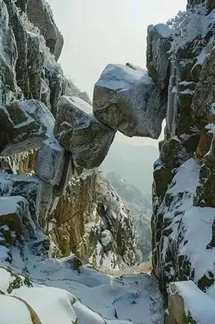 泰山仙人桥/抖图画泰山/大自然鬼斧神工,雕琢出仙人行走的桥# - 抖音