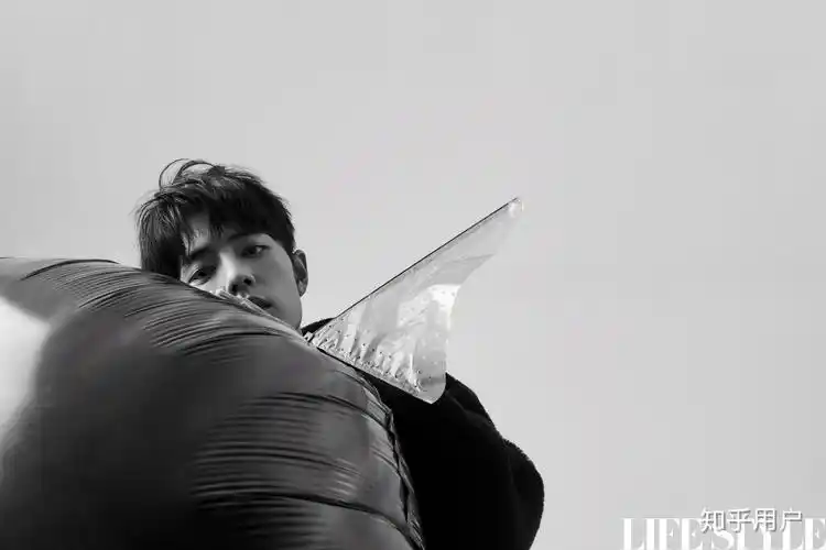 肖战有哪些笑起来的神仙动图?