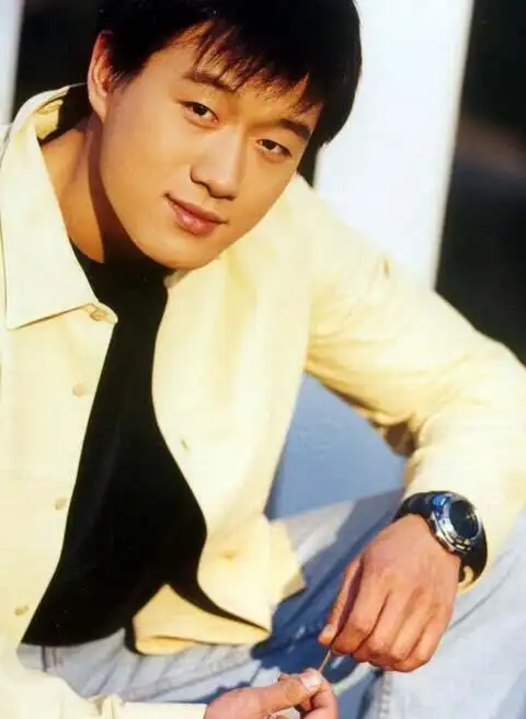 的电视剧市场,佟大为曾凭借赵宝刚的《奋斗》成为知名度超高的男演员