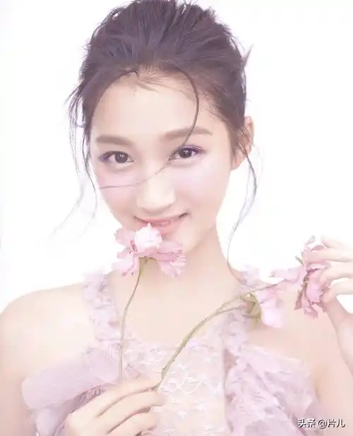 鹿晗关晓彤被传婚讯!