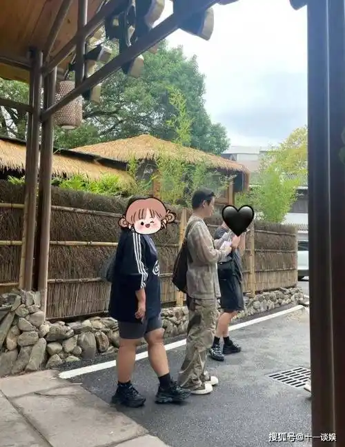 孙坚王霏霏游景德镇被偶遇,男方鼻子额头不自然,被质疑填充过度_唐嫣