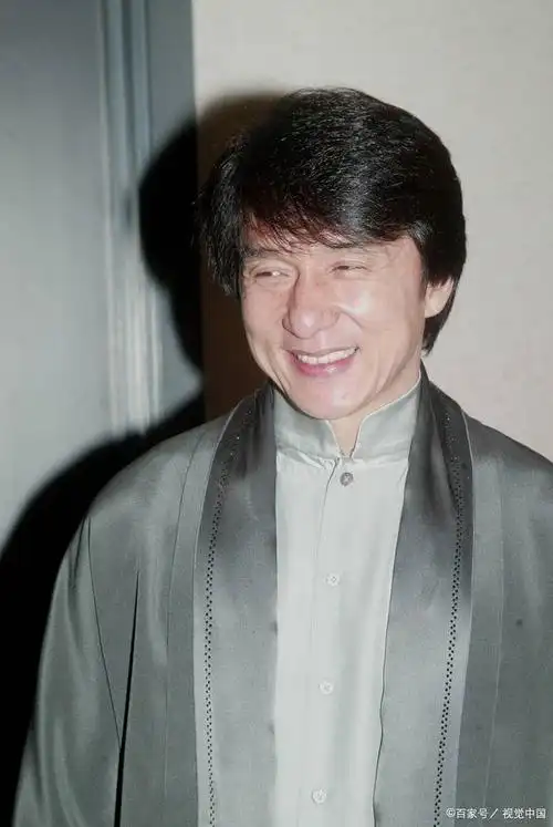 图文万粉激励计划#近日,网上流传着一组成龙的最新照片,引发了广泛