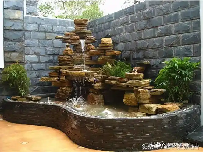 别墅庭院假山鱼池布局的作用及鱼池换水方法