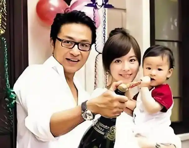 61岁的马景涛迎来第三春,女方年轻漂亮,暗讽其两任前妻不懂珍惜