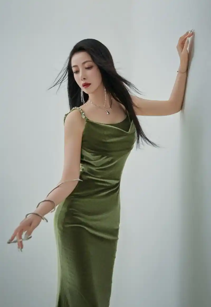 身材性感,颜值爆表的#陈紫函# 肤白貌美的容颜,清新甜美,丰满傲人的