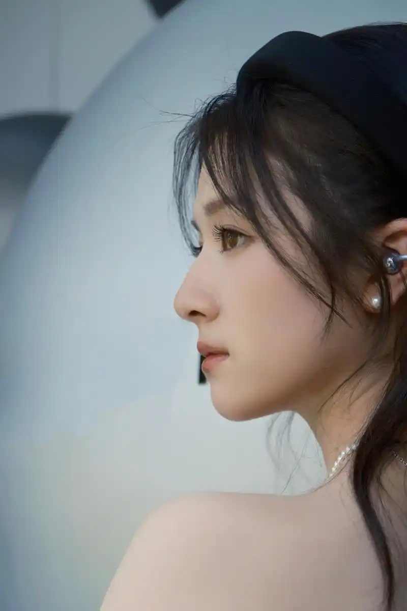 李兰迪清纯甜美,气质优雅,满满少女感好养眼!