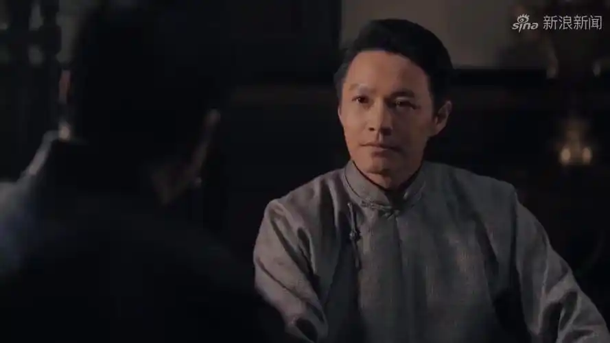 绝密使命:凌风送叔爷到码头,两人挥手道别,叔爷和岩昌坐上船艇