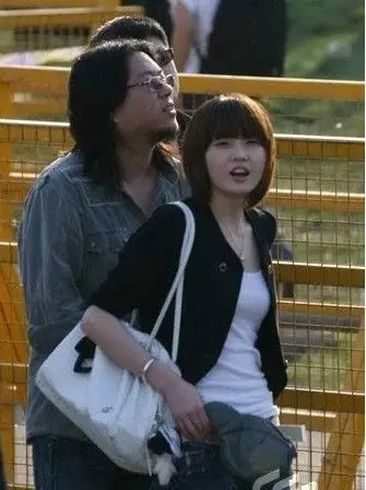 【图】高晓松前妻海边度假身材性感 揭秘高晓松两段婚姻