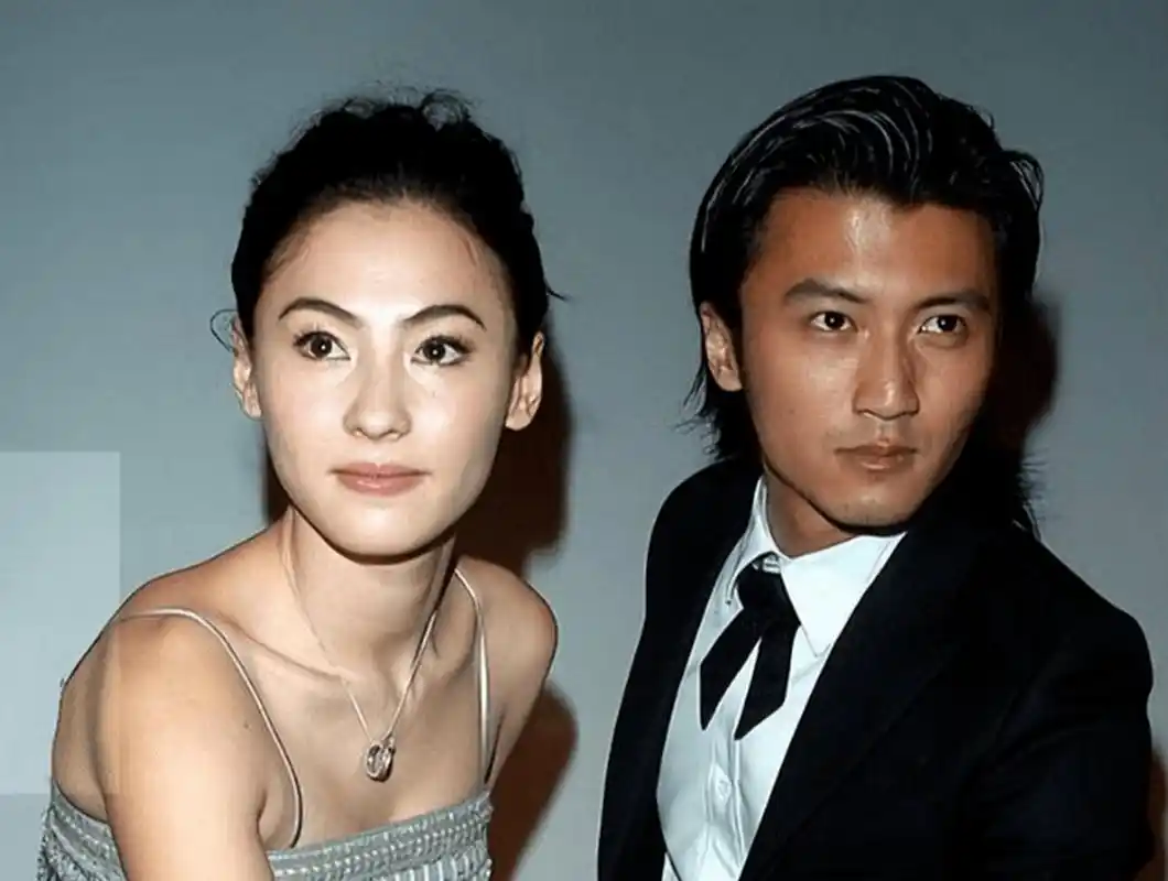 近日,港媒报道,谢霆锋和王菲分手.