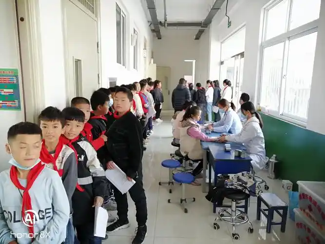 周营镇中心小学体检进行时