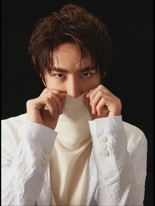 王一博 2017年4月拍摄的时尚cosmo杂志五月刊.