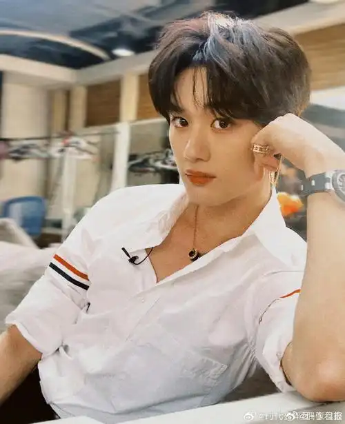 丁程鑫领口很危险##丁程鑫领口开这么低