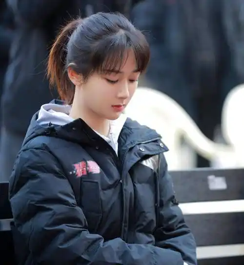 杨紫屡传好消息,看到新电影官宣,终于明白欢瑞为什么留不住她了_公司