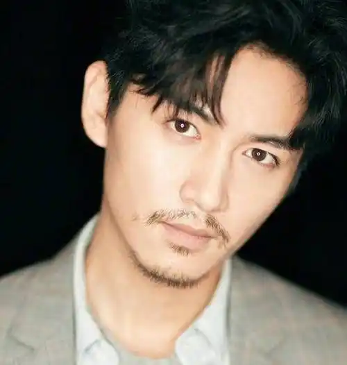 盘点娱乐圈小鲜肉的胡须照,论男星留胡子哪家强,谁最有男人味?