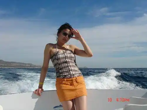 电视女主播王音棋,一组生活照曝光,展现出90后少女的清新气质_新闻