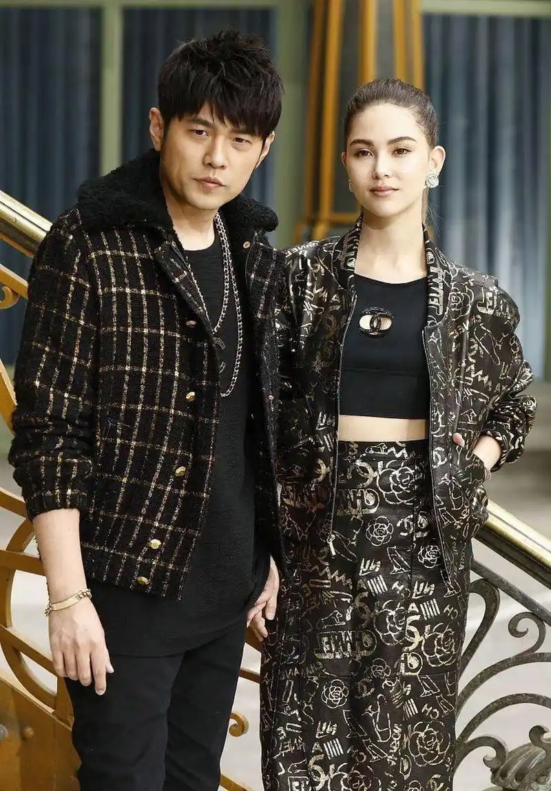 第一次见周杰伦夫妻俩合体出镜的模样,周杰伦和昆凌是一对备受关注的