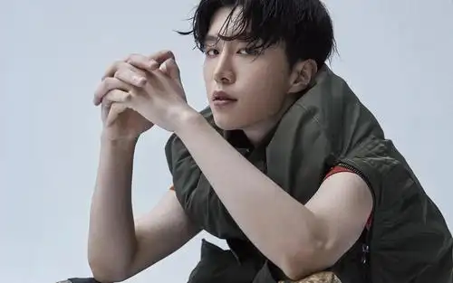 电脑壁纸 明星 大陆明星 冷峻少年范丞丞帅气休闲干净迷人写真