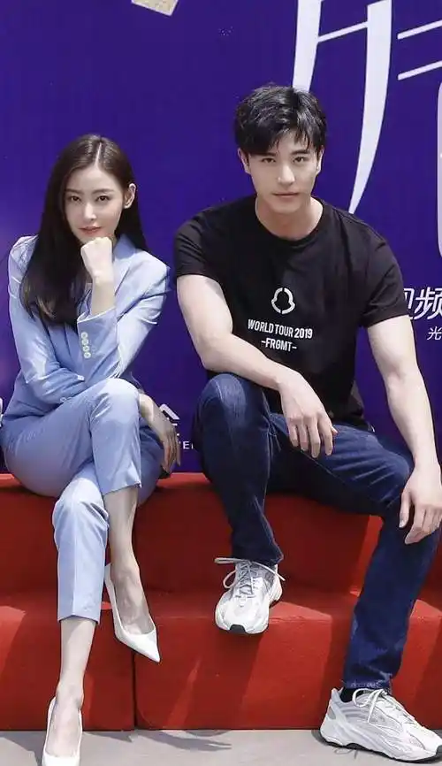 张天爱疑似恋情曝光与绯闻男友同回酒店形影不离似连体婴