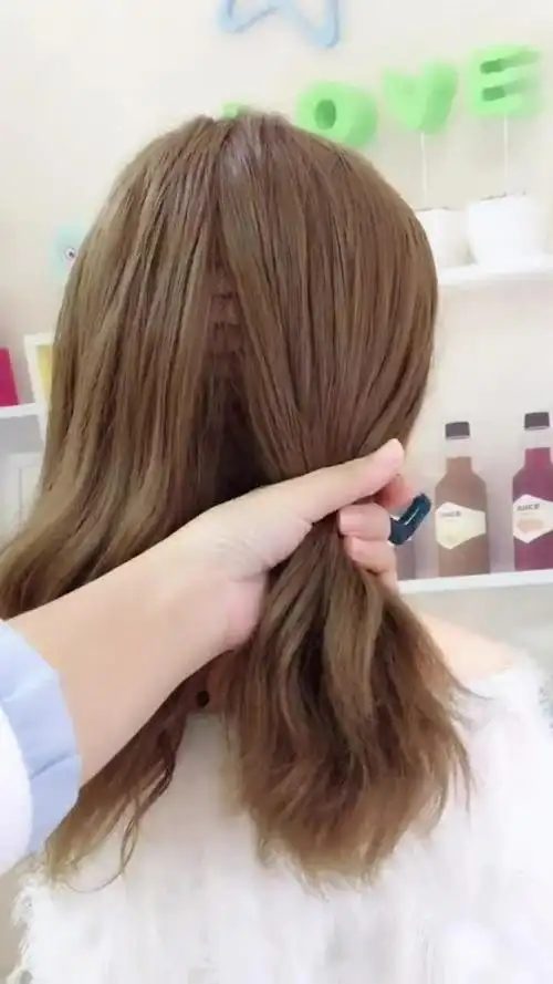 短发的你碎发多了可以这样扎,好看又不凌乱