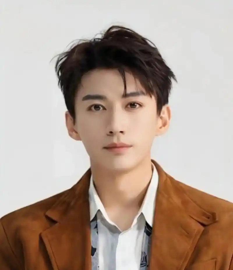 网友p的刘学义校服照,他年轻的时候真的欠我们一部校园剧