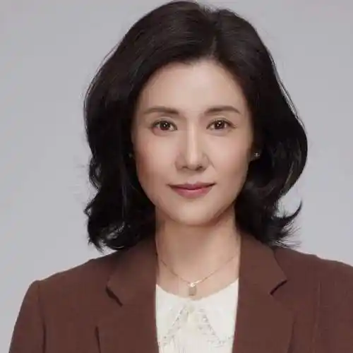 郝洋现身白鹿原影视城!穿花棉袄朴素贴地,现场忍不住泪流满面