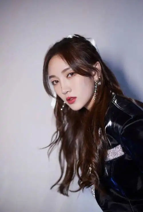 孟佳(中国内地女歌手,演员)_尚可名片