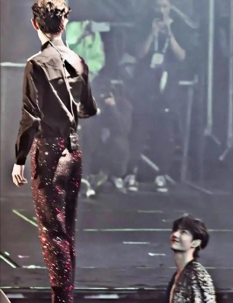 哈哈哈,看到最后图片#肖战 #王一博  - 抖音