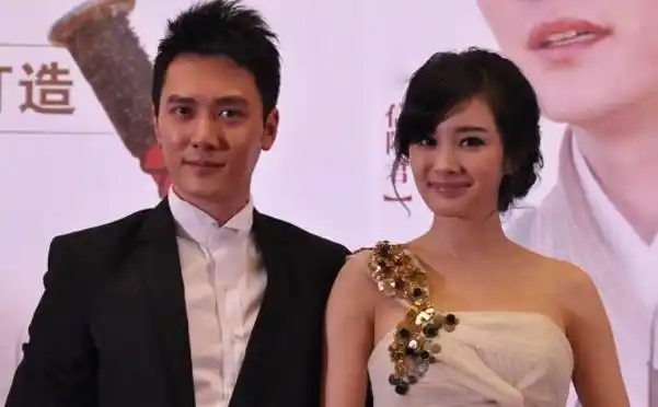 冯绍峰的绯闻前任一个比一个年轻一张合照暴露最爱的还是她