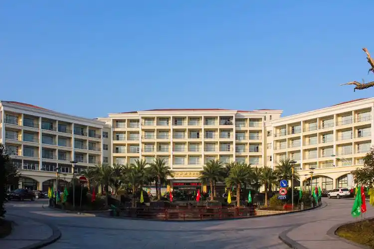 p>庐山西海温泉度假村位于 a target="_blank" href="/item/江西省