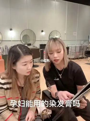 现在怀孕3个月刚做完产检马上约过来染发了,这次我们选用欧莱雅的inoa