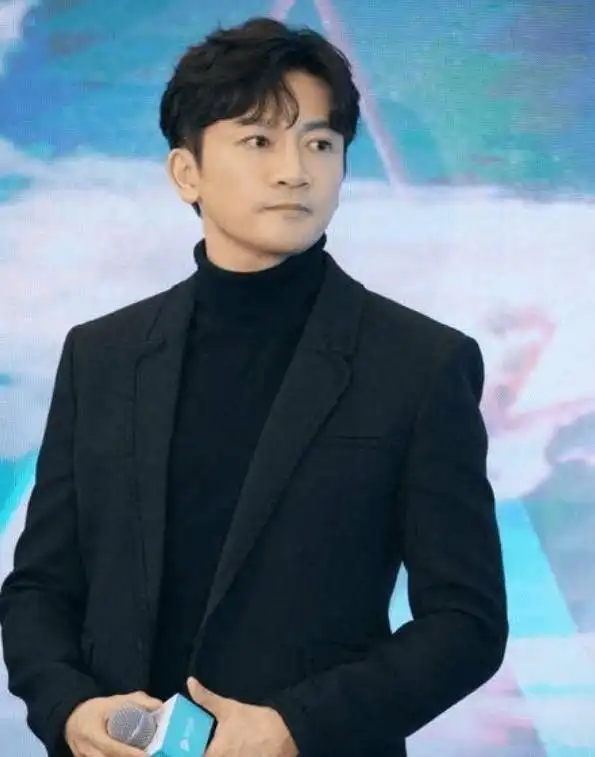 而苏有朋还是三人中年龄最小的,虽然年龄最小,但实际上,如今苏有朋也