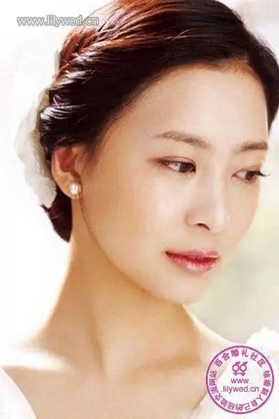 最爱甜美系 浪漫韩式新娘盘发