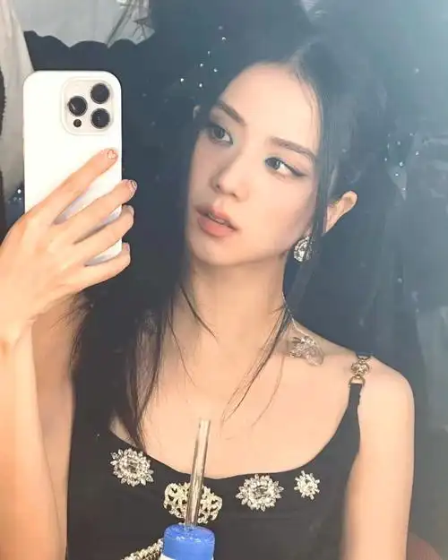 金智秀  #jisoo  #ins9799智秀ins账号【sooyaaa__】双下划线