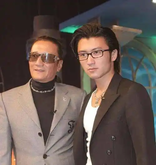 谢贤风流史:一婚娶台湾第一玉女,二婚娶港姐冠军,69岁谈爷孙恋_甄珍