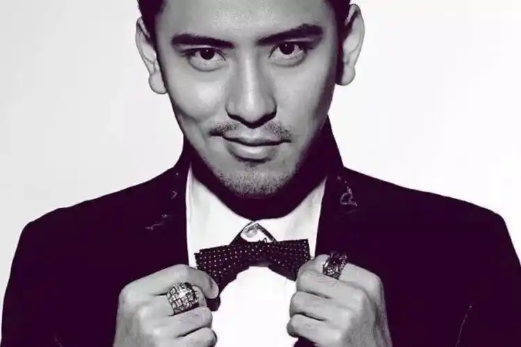 男人味可以是肌肉,胡渣,沧桑,成熟,甚至是邪魅的笑,但穿衣一定不能是